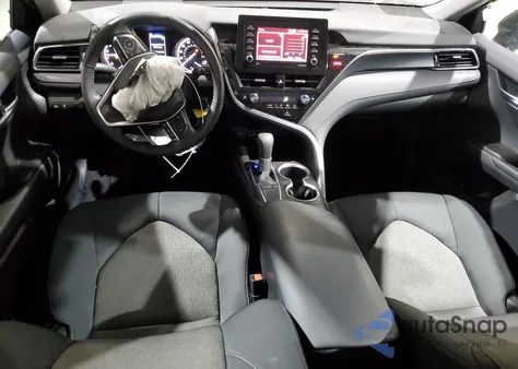 2024 Toyota Camry Le z USA, uszkodzony, nr VIN 4T1C11AK2RU265147